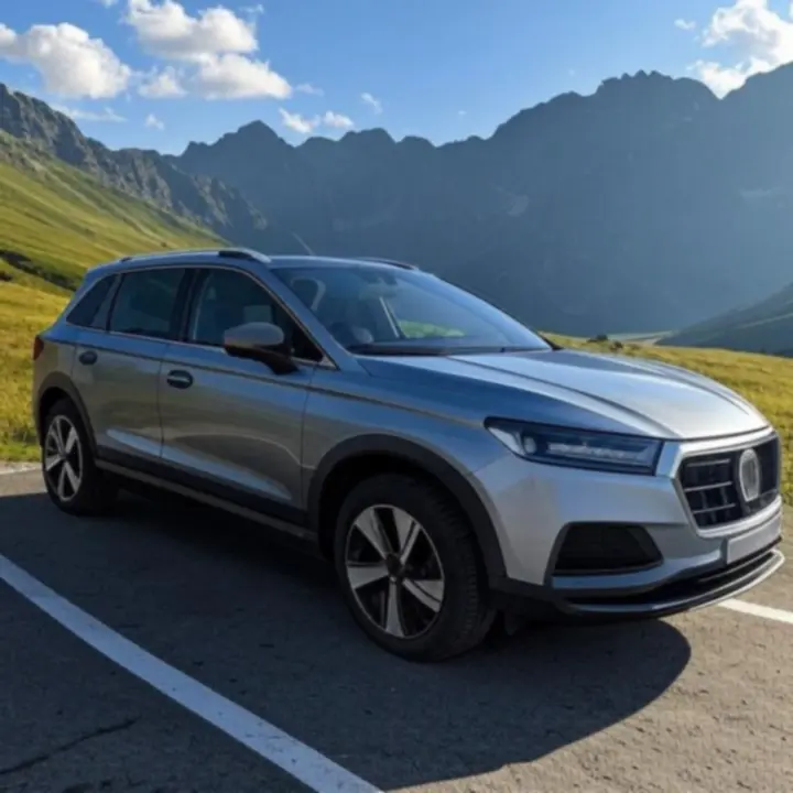 Rodzinny SUV w górskim krajobrazie Tatr